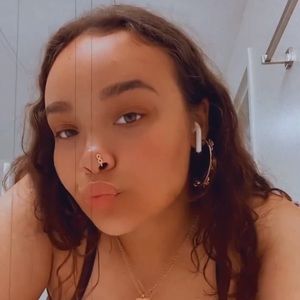 Meet your Posher, Isabella